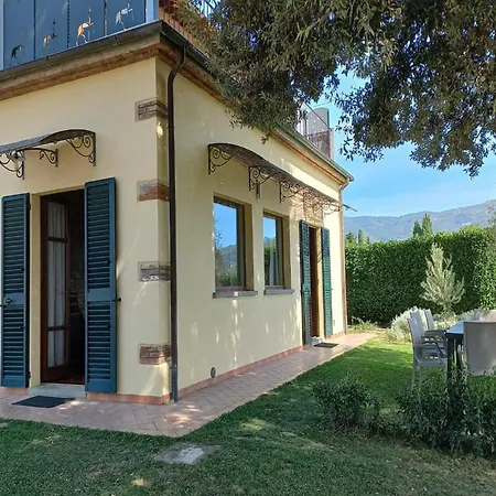 Typical Tuscan With Swimming Pool Feriehus